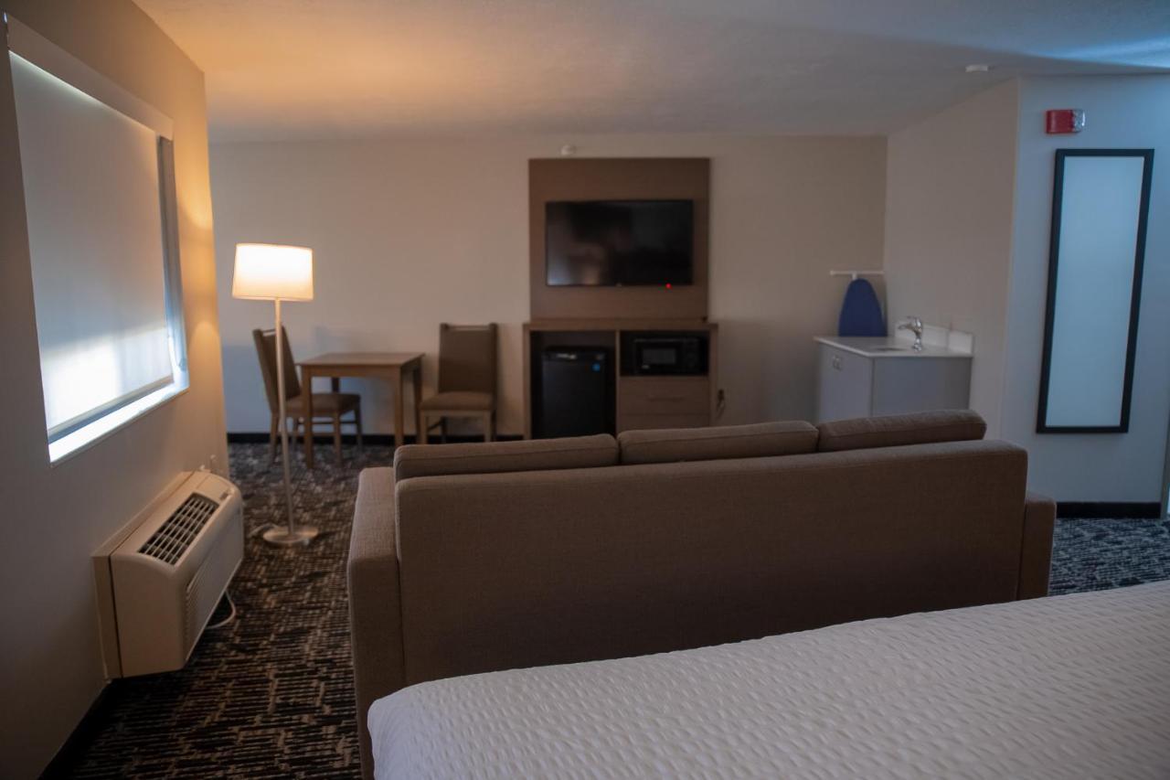 Clarion Pointe Indianapolis Airport Hotel Plainfield Exterior foto